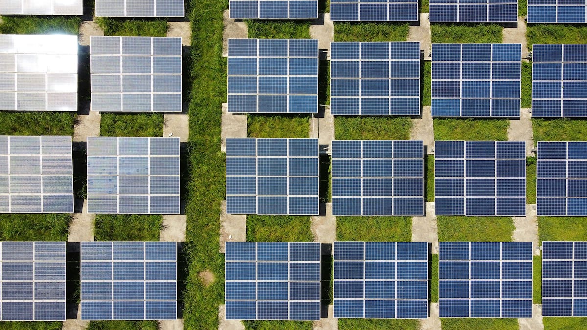 Campo fotovoltaico: visuale dall'alto